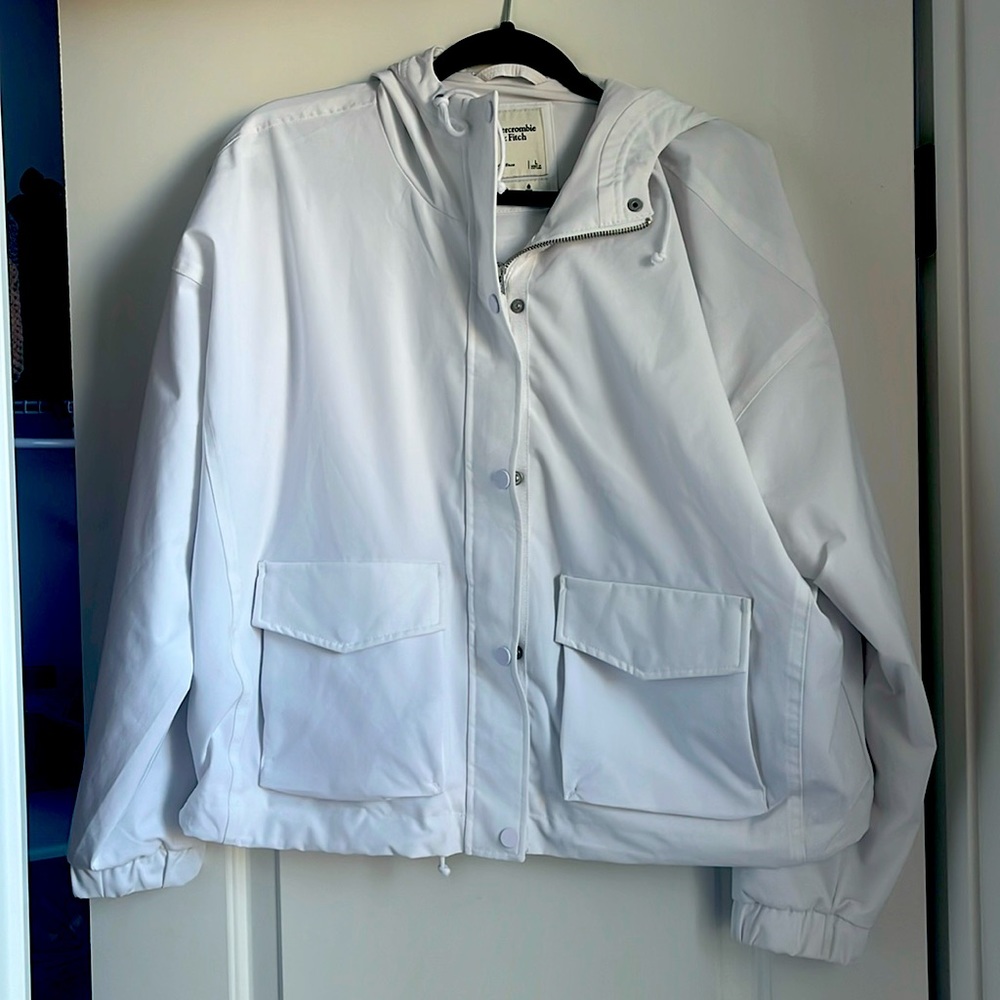 Abercrombie white traveler jacket. Size L.